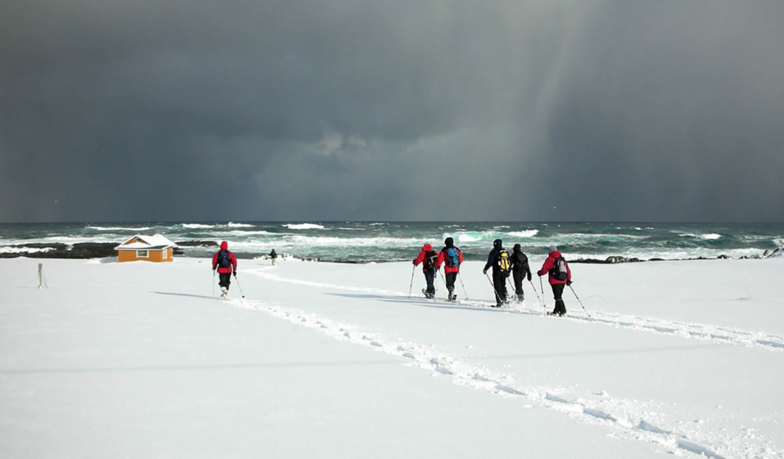 Folk på trugetur med staver, Berlevåg.