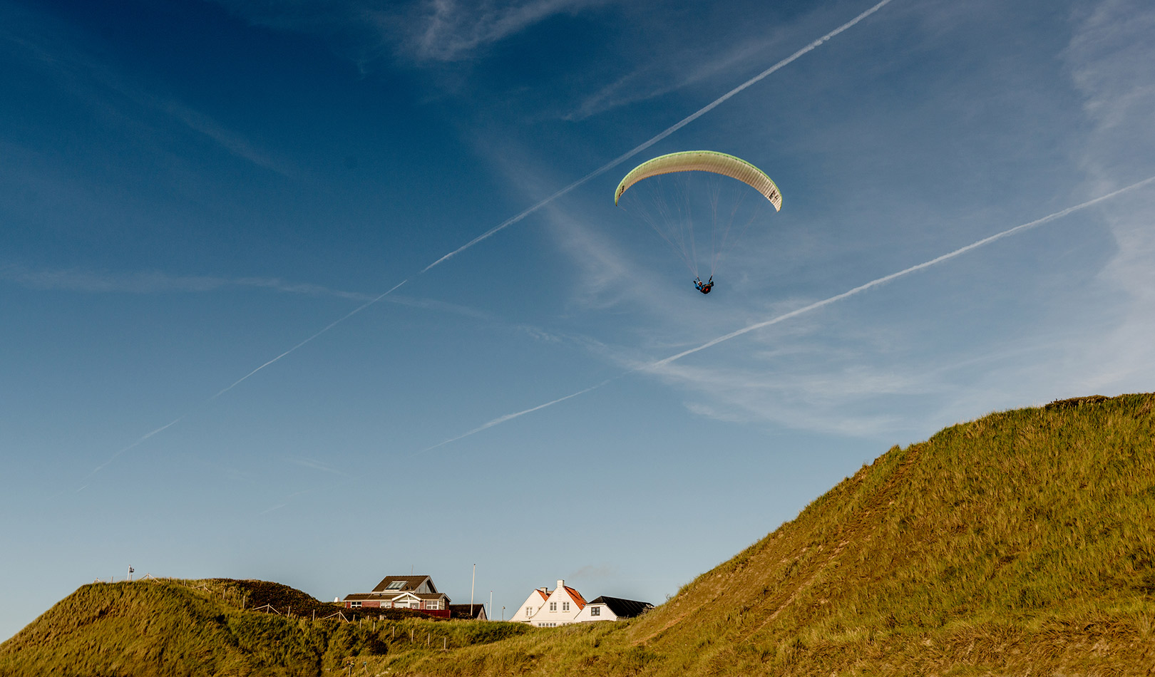 Paraglider I vind på Jylland, Danmark.
