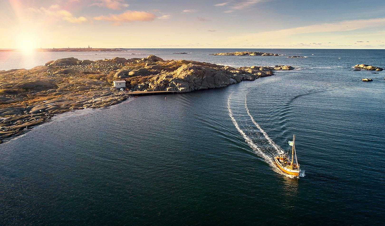 Boat and islands of the Kastor archipelago outside Gothenburg.