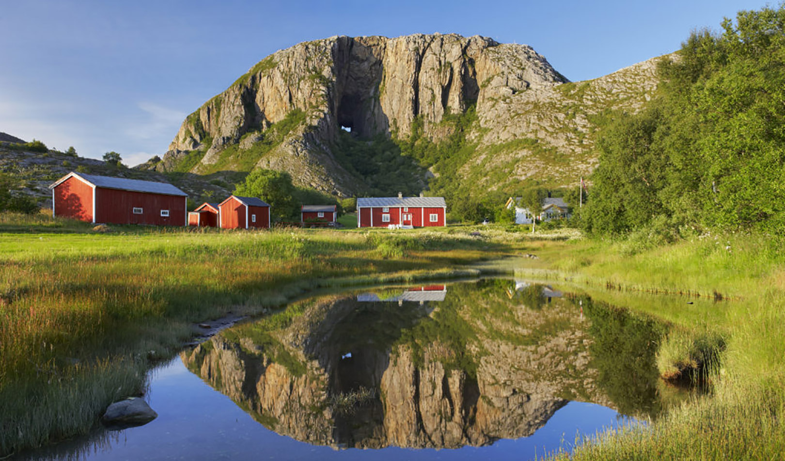 Nordlandshus ved Torghatten nær Brønnøysund, Nordland