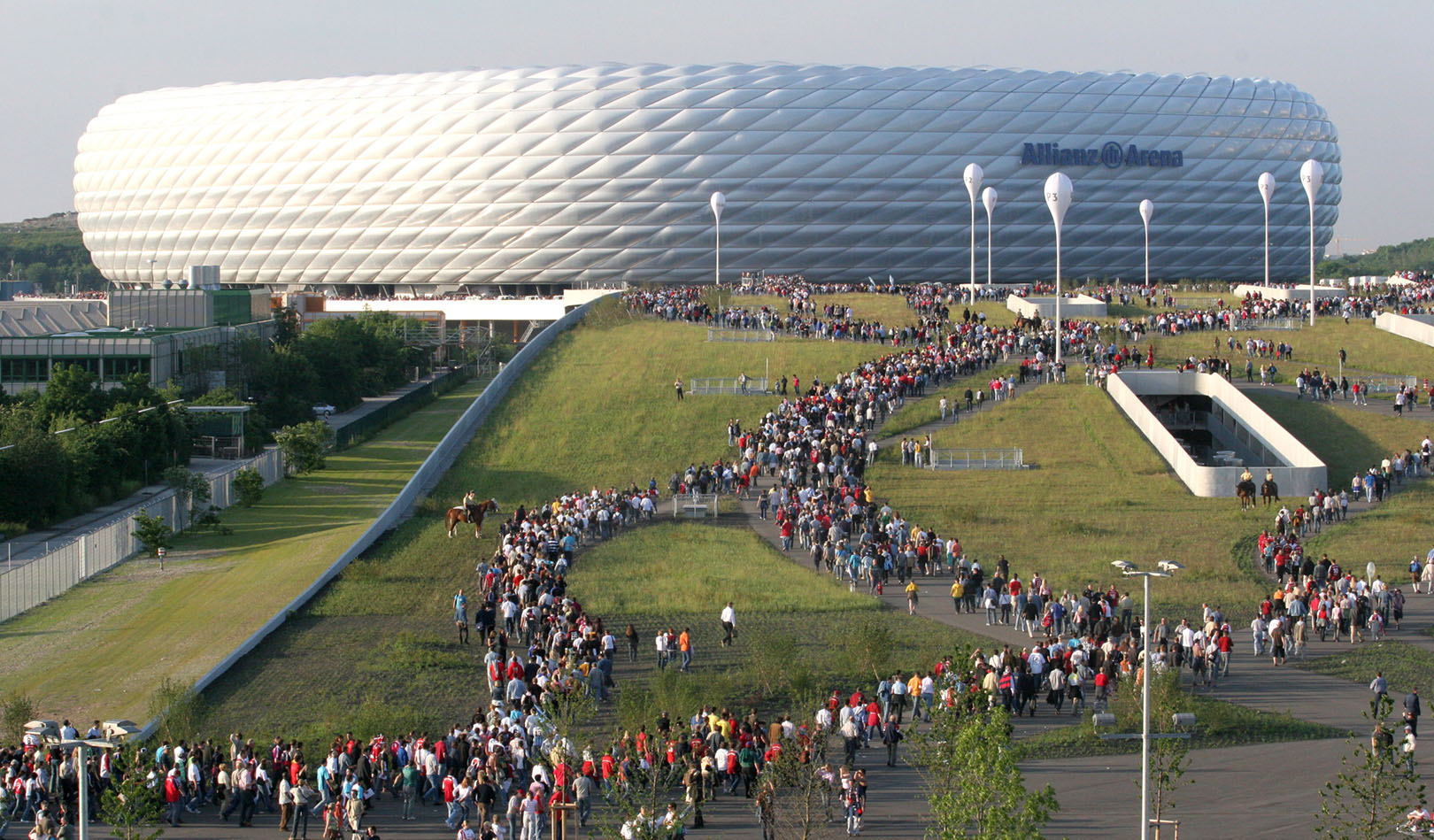 Стадионы германии. Мюнхен Арена. Alliance Arena Munchen. Стадион Bayern Munchen. Стадион Мюнхен 2012.