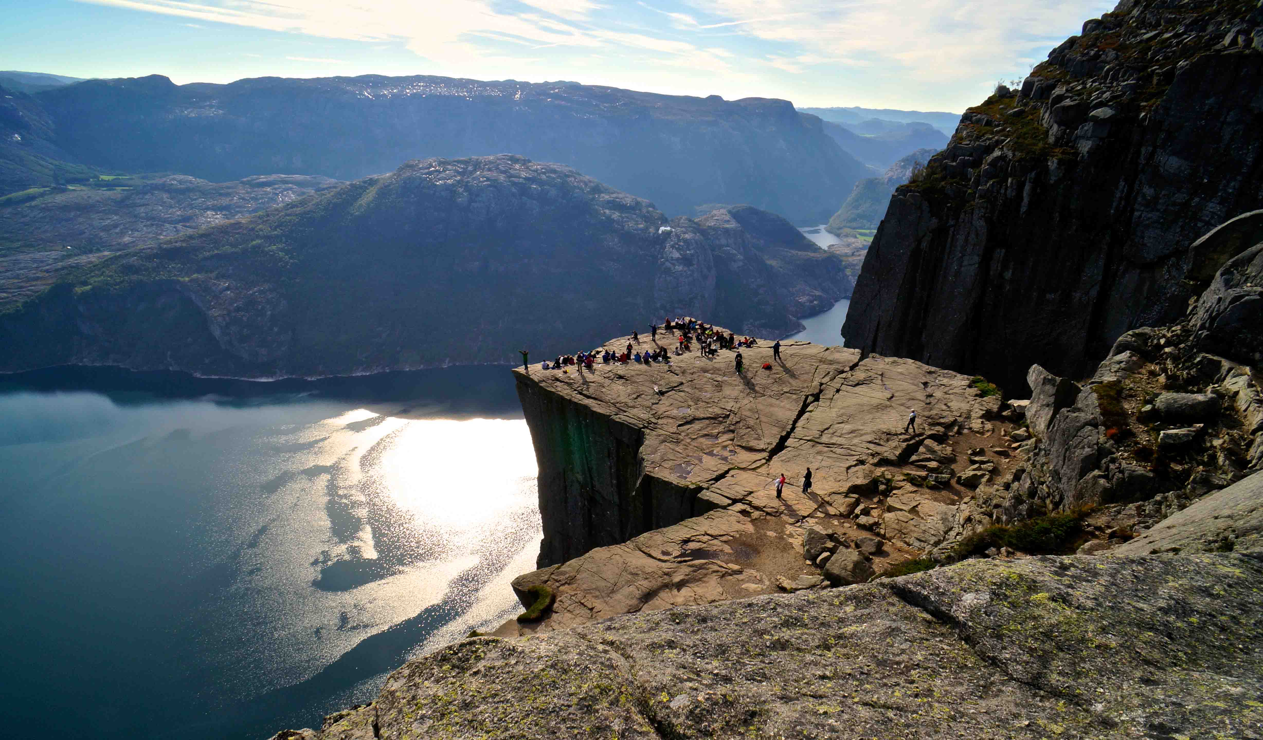 Preikestolen i solskinn, Lysefjorden.