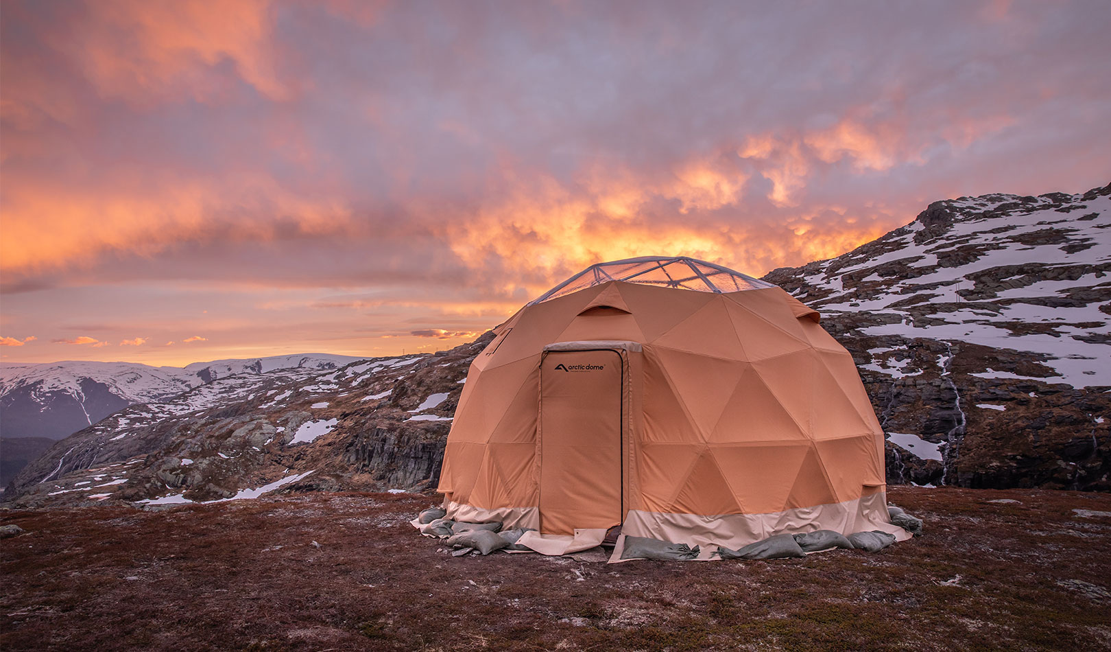 Glampin dome at Trolltuna