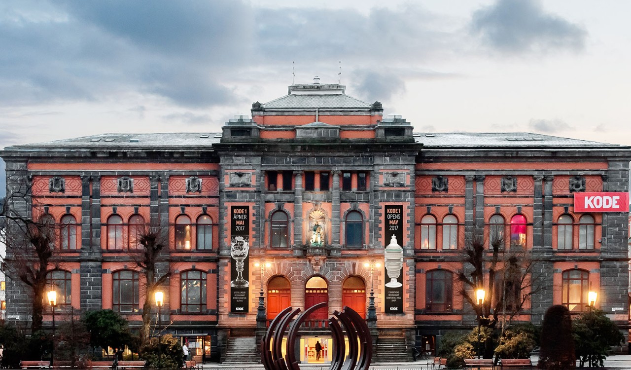 Bergen Kunstscene, KODE, eksteriør av flott bygning. Bergen Art Museums, exterior of  the building.