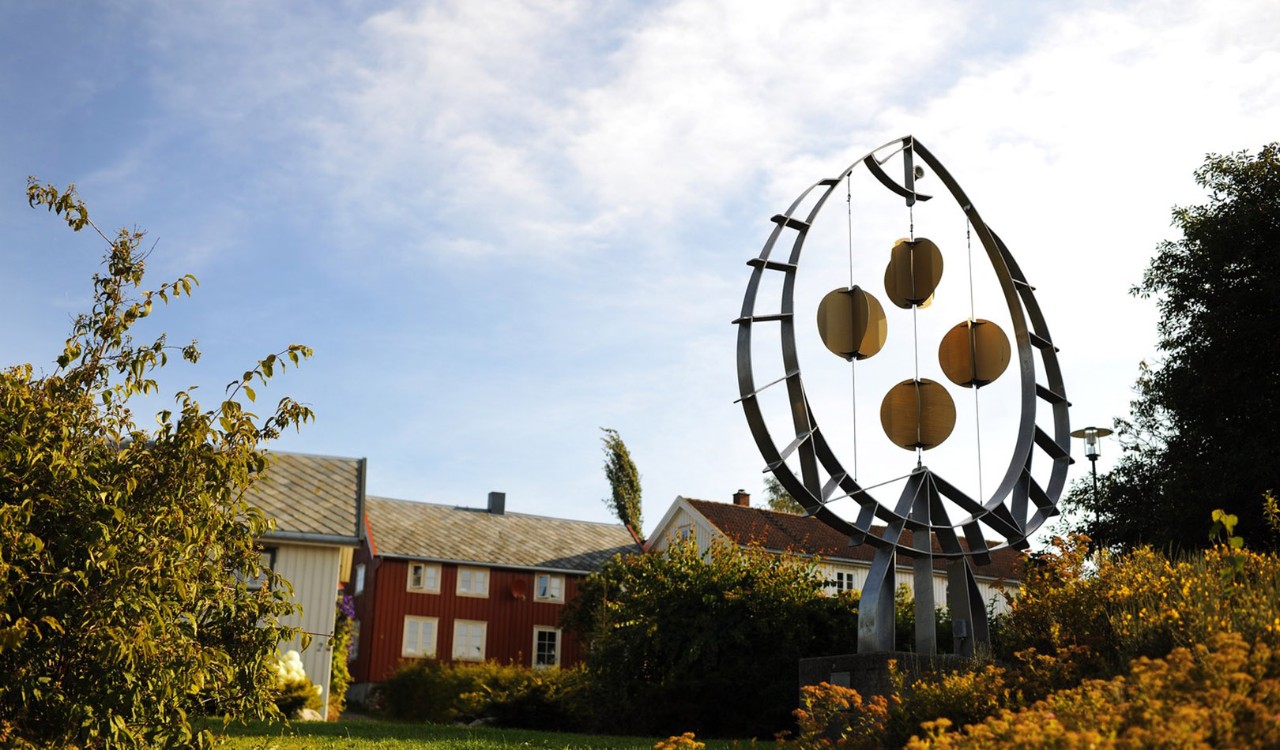 Skulptur i Muustrøparken i Trøndelag. Scuplture in the Muustrø park in Trøndelag.