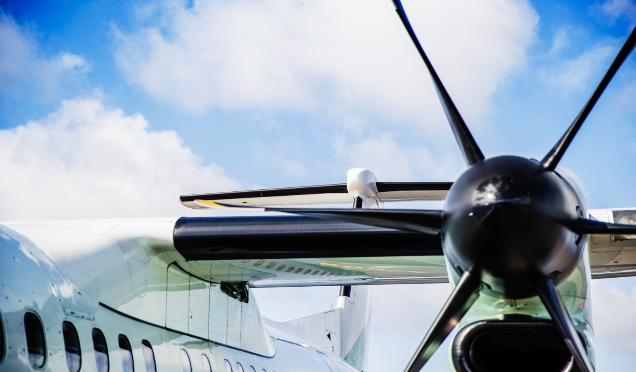 Widerøe fly Q400. Widerøe air craft Q400.