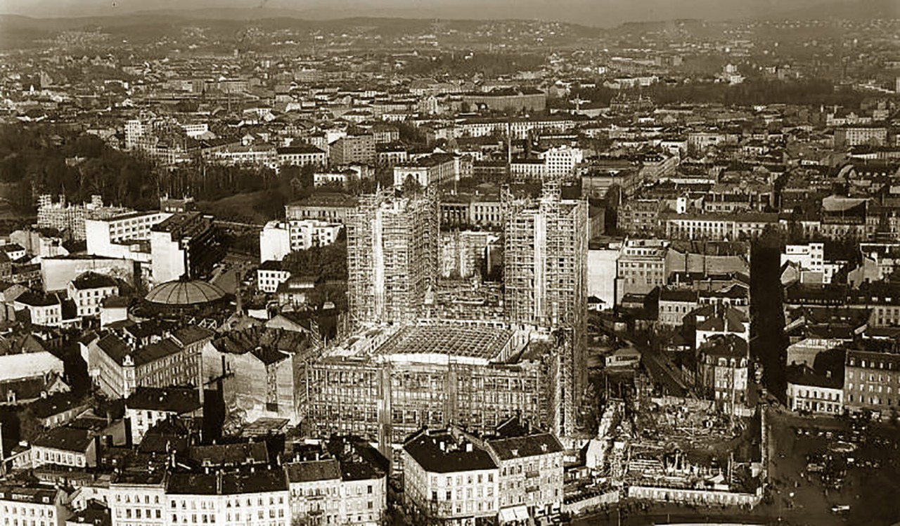 Historisk foto fra byggingen av Rådhuset I Oslo. Historic photo of the building of the Town Hall of Oslo.