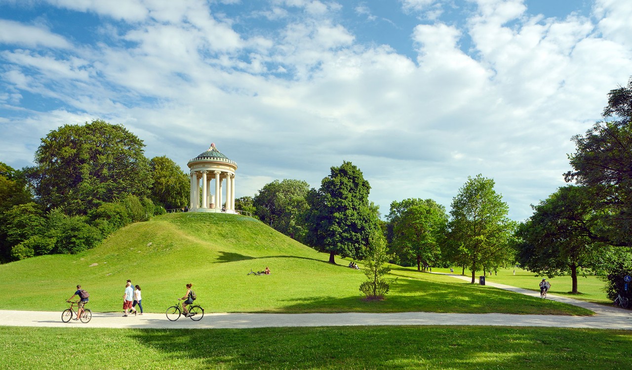 Englisher Garten på sommerstid, Munchen, Bavaria. Englisher Garten park in summer Munich, Bavaria.
