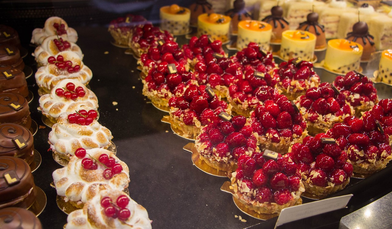 Små terter på Cafe Luitpold, Munchen. Miniature tarts and cakes and the Cafe Luitpold, Munich.