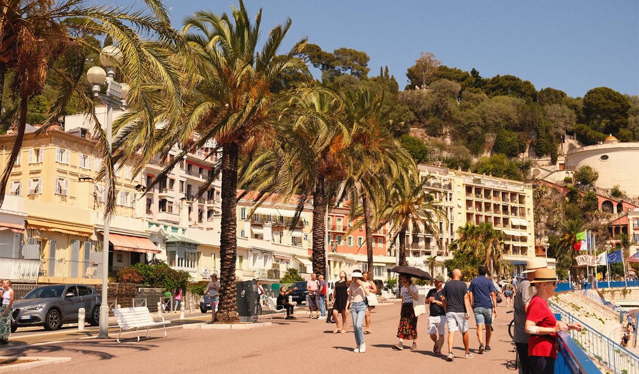 Strandpromonanden i Nice langs den franske rivieraen