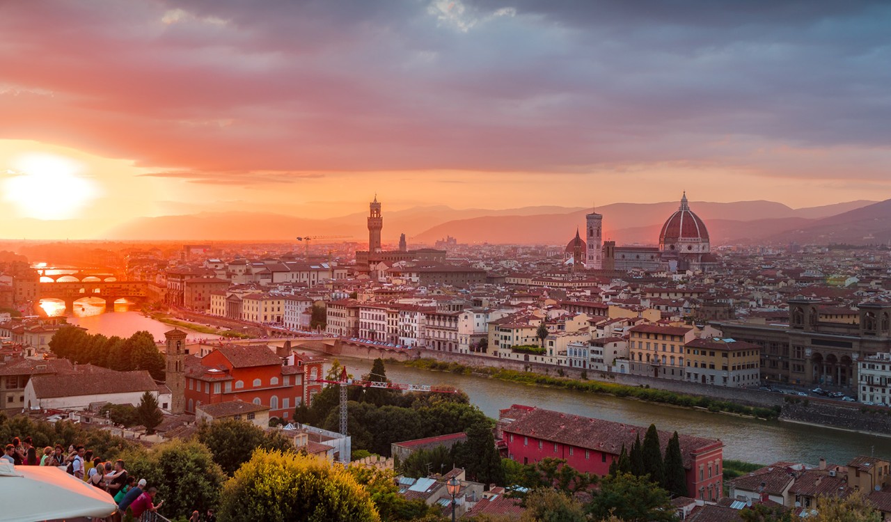 Solnedgang over Firenze i Italia