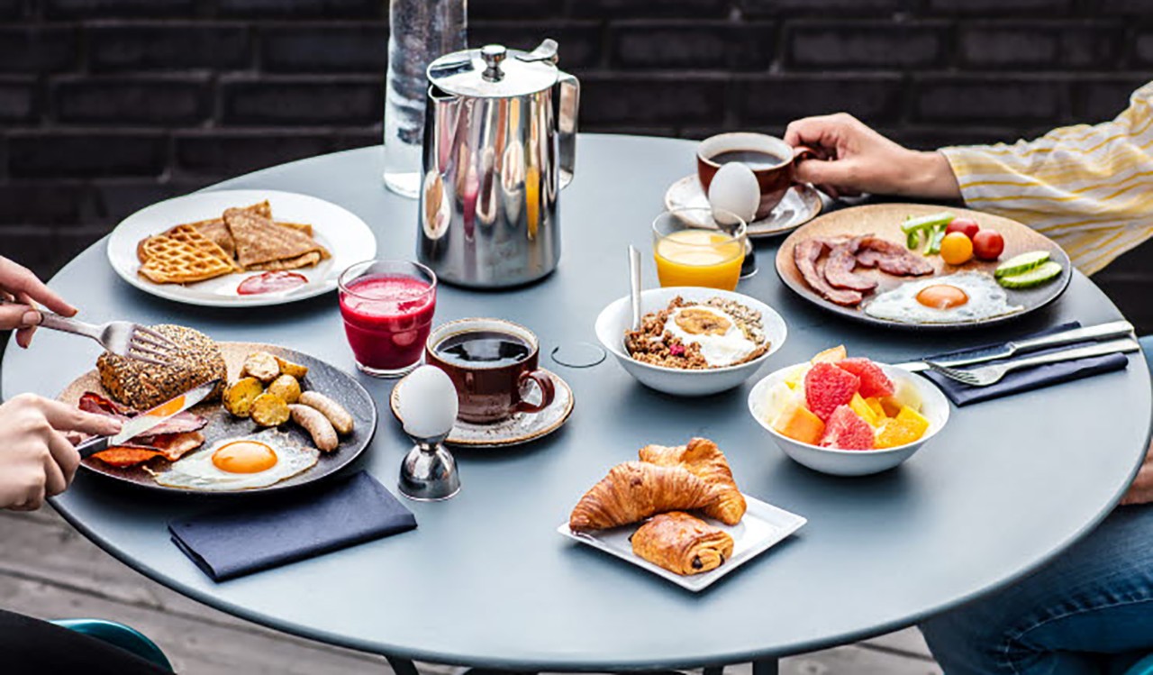 Deilig og fargerikt frokostbord